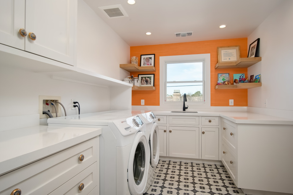 Laundry room - coastal laundry room idea in Orange County