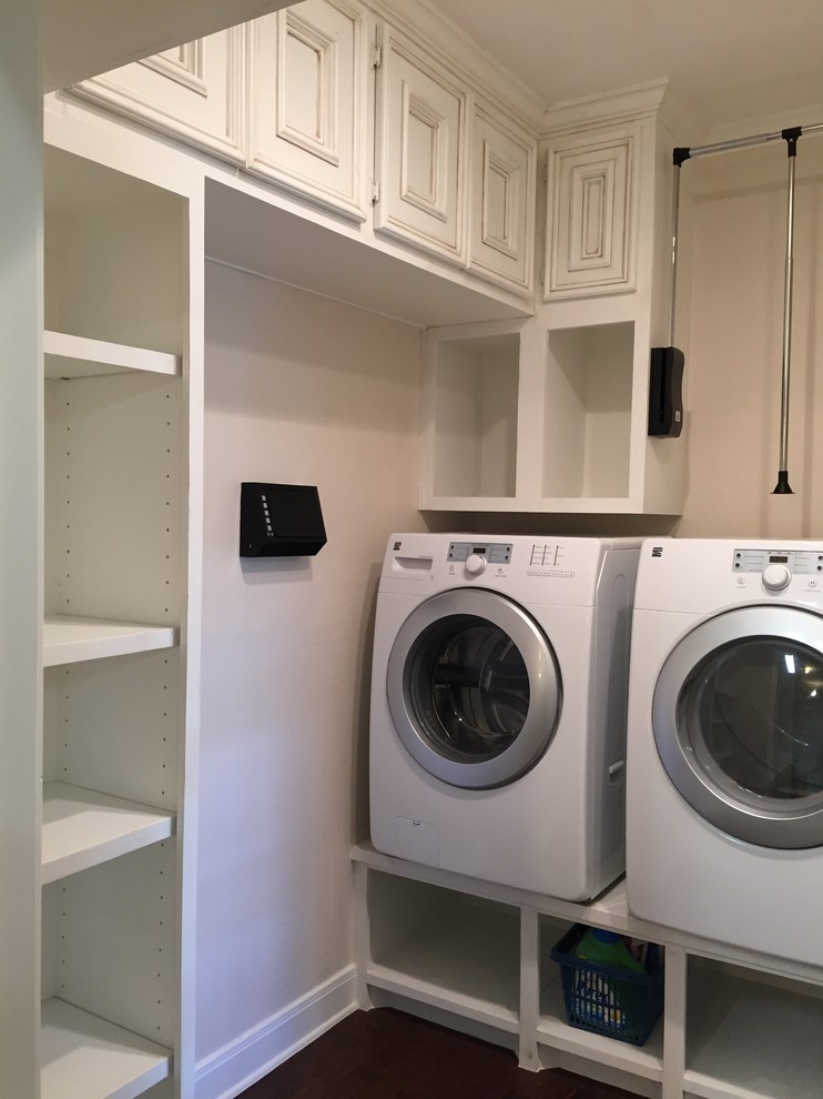 Small minimalist laundry room photo in Houston