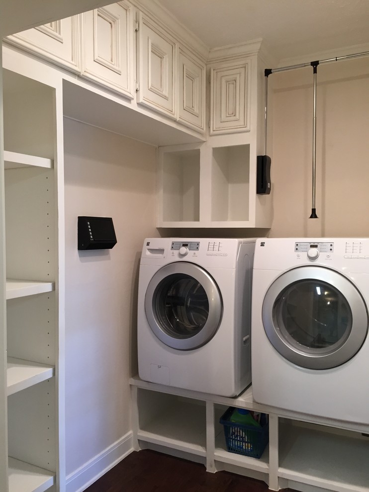 Design ideas for a small modern utility room in Houston.