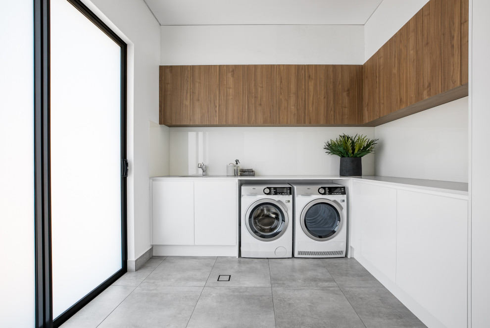 Photo of a contemporary utility room in Sydney.