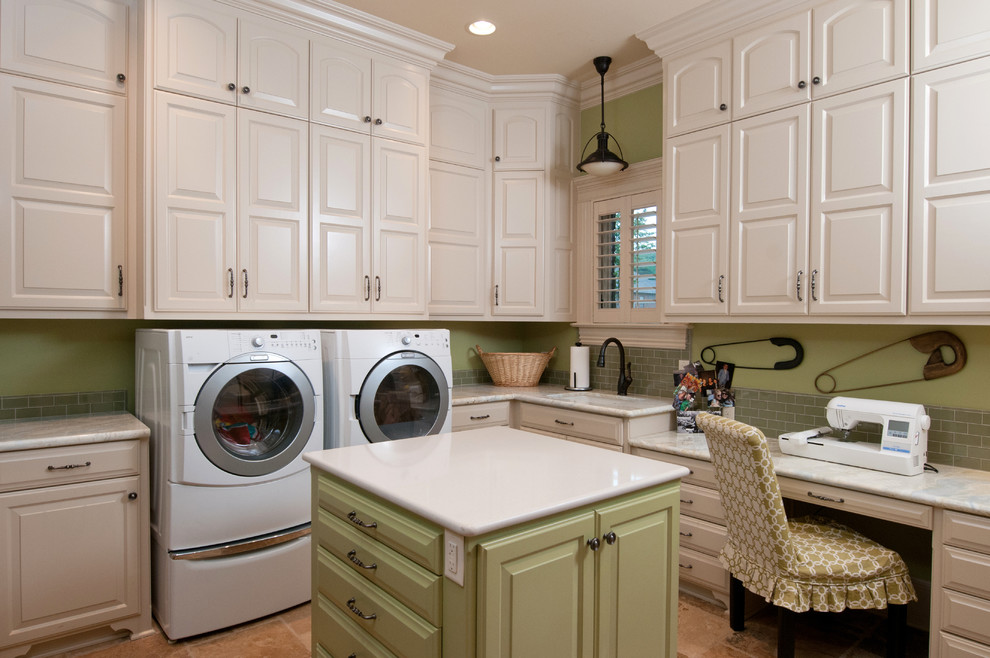 Example of a classic laundry room design in Little Rock