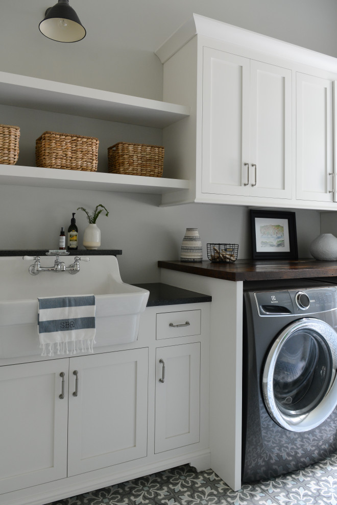 Hopes Neck Farmhouse Mud Room - Farmhouse - Laundry Room - Atlanta - by