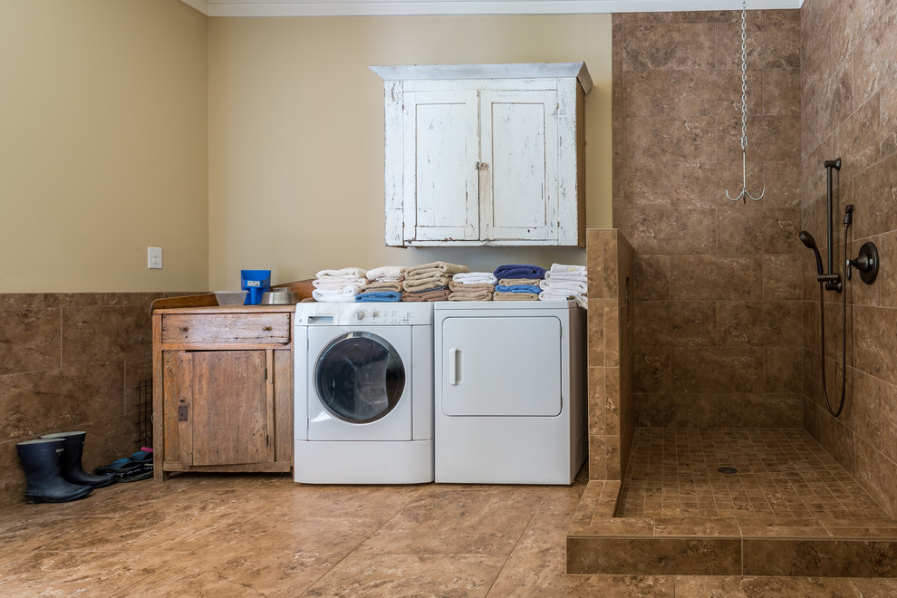 Example of a classic laundry room design in Atlanta