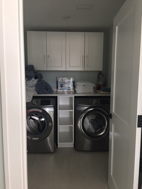 Eclectic laundry room photo in Miami