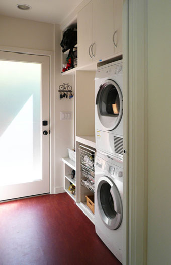 Minimalist laundry room photo in San Francisco