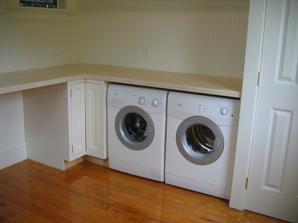 This is an example of a classic utility room in Columbus.