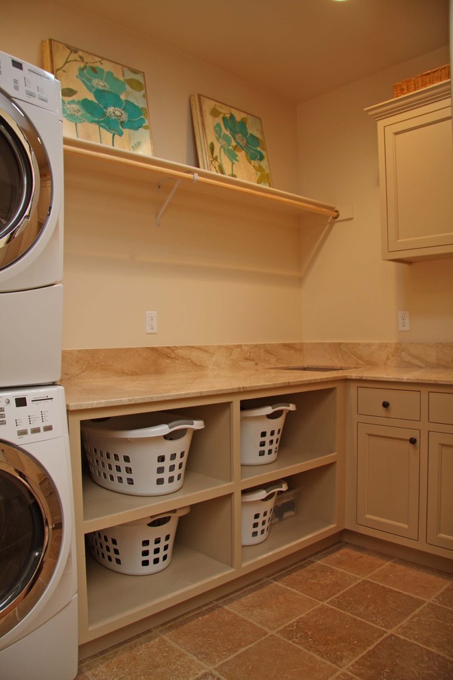 Laundry room - traditional laundry room idea in Sacramento