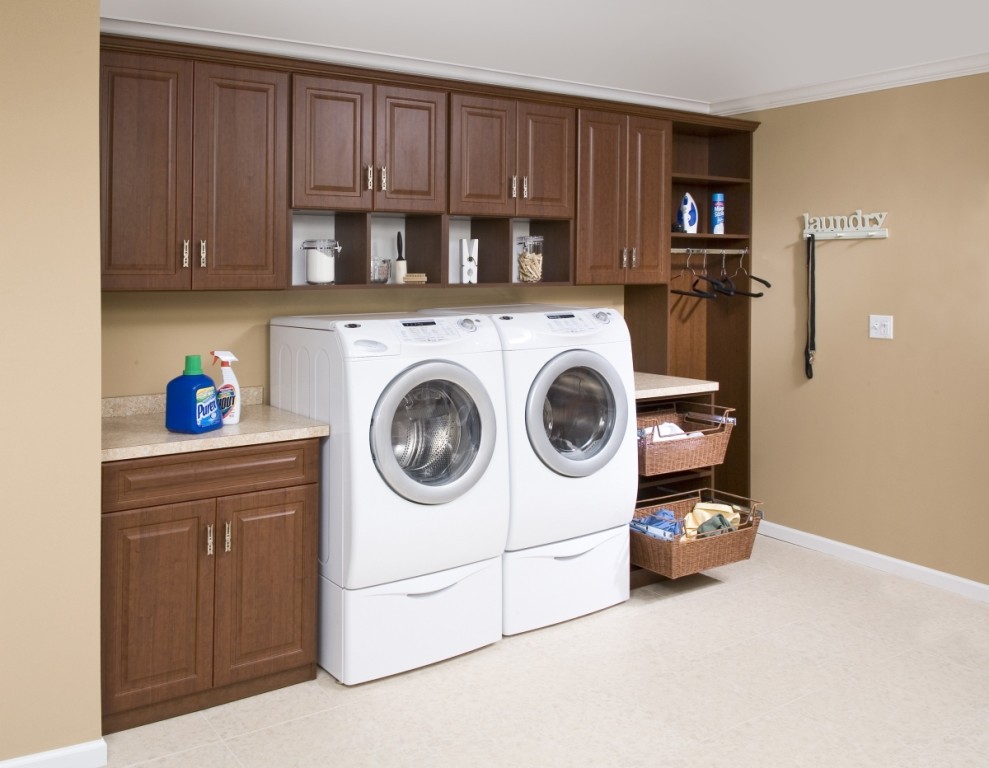 Design ideas for a traditional utility room in Chicago.