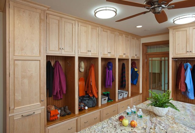 Laundry/Mud Room For A Busy Family - Traditional - Laundry Room -  Burlington - by Crown Point Cabinetry | Houzz