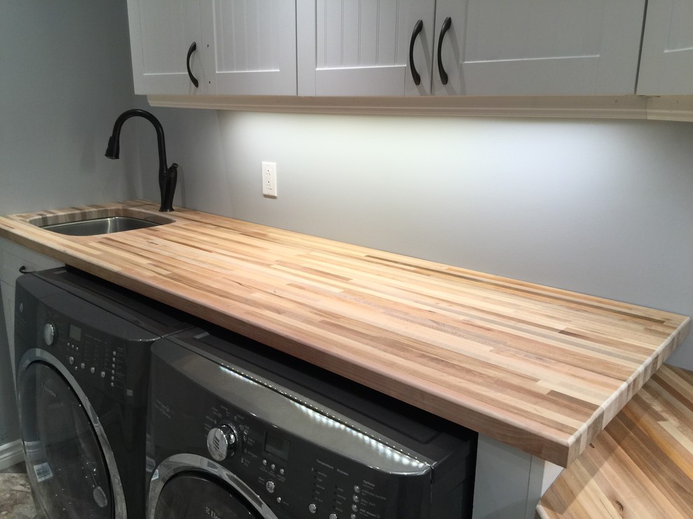 Laundry/mudroom Orillia Modern Laundry Room Toronto by
