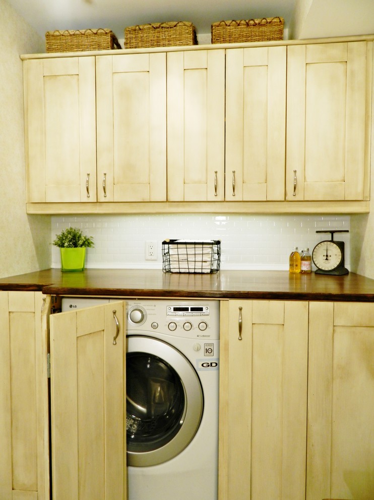 This is an example of a classic utility room in Toronto.