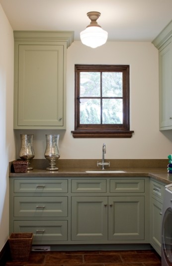 Inspiration for a timeless laundry room remodel in Los Angeles