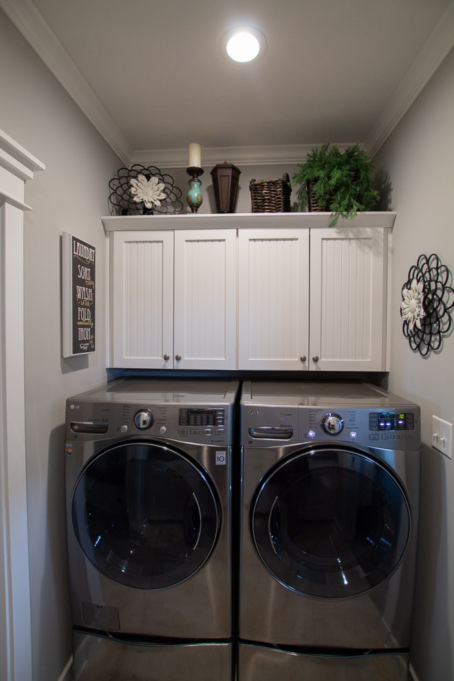 This is an example of a farmhouse utility room in Indianapolis.
