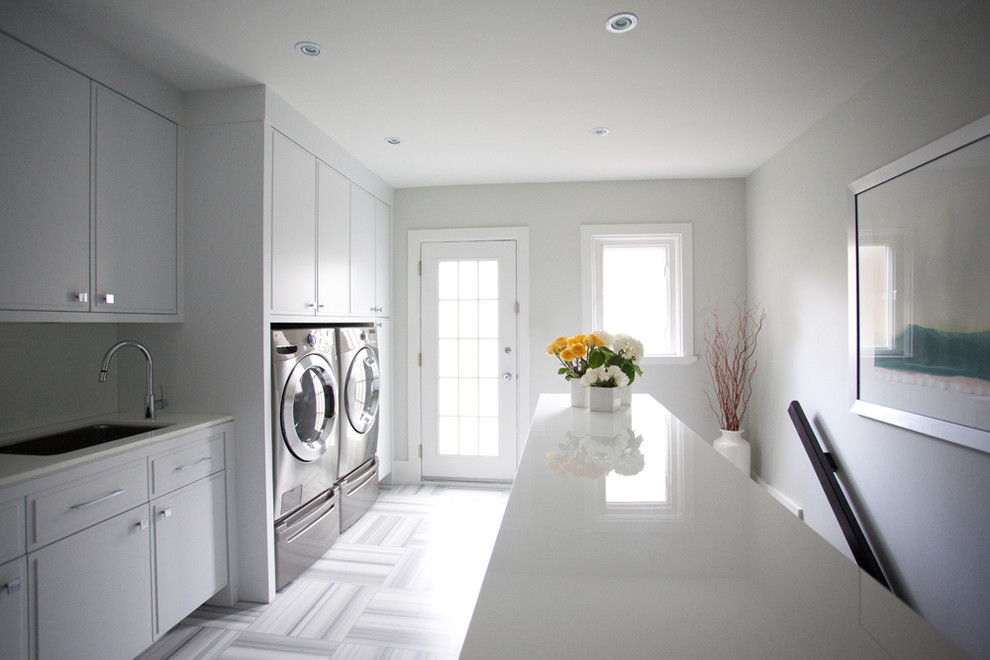 Laundry room - contemporary laundry room idea in Toronto