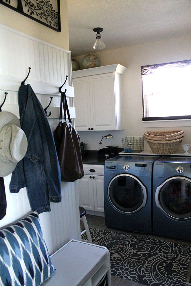 Laundry room - traditional laundry room idea in Indianapolis