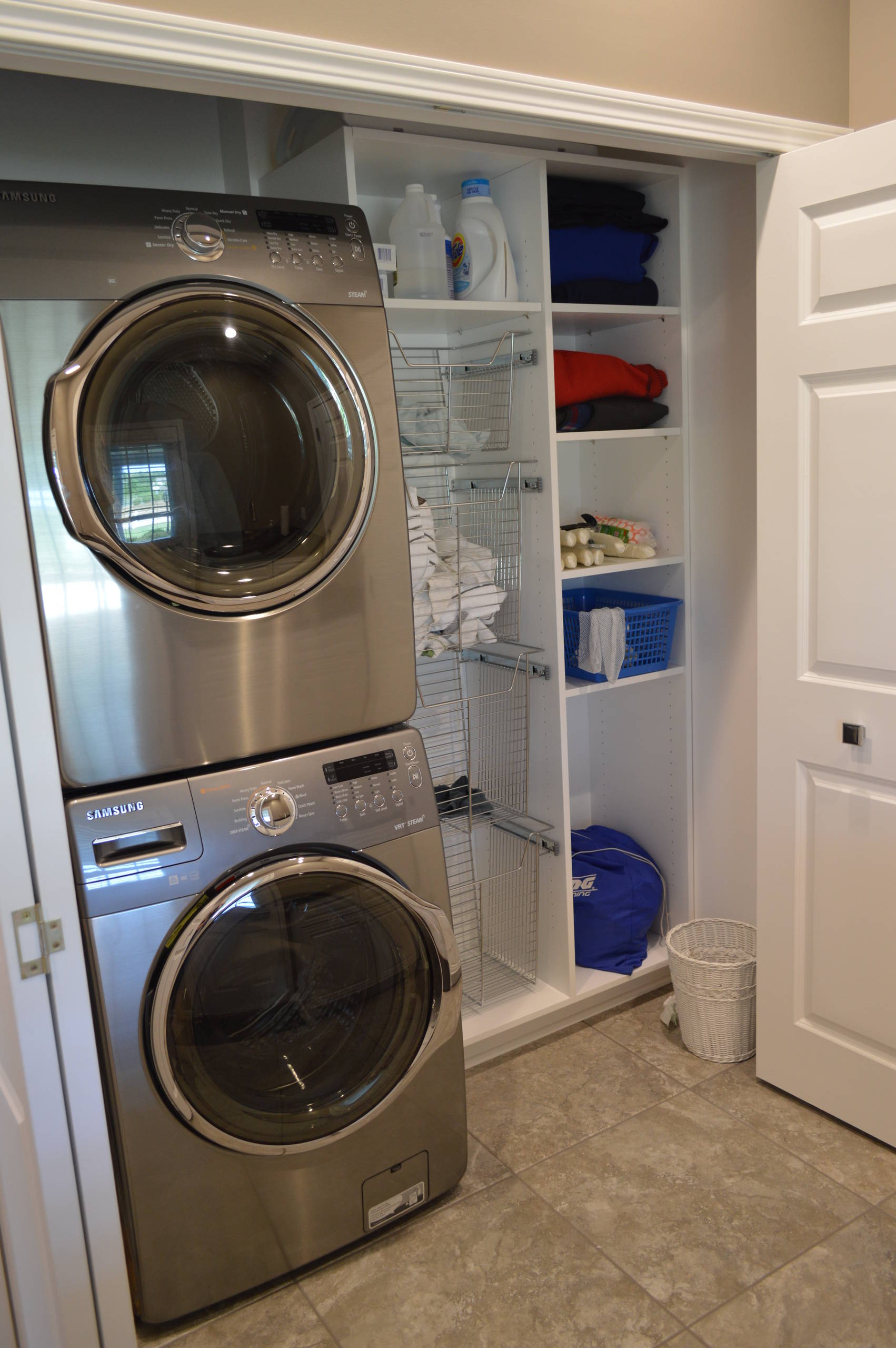 Laundry Room/Mudroom off Kitchen - Traditional - Laundry Room - Cleveland -  by Studio 76 Kitchens and Baths | Houzz