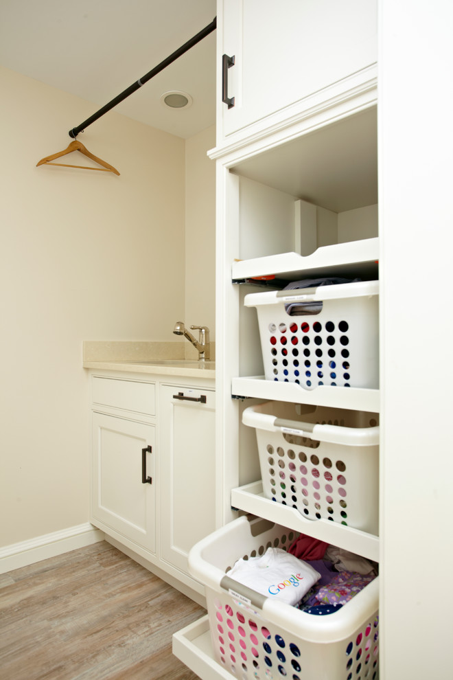 Example of a classic laundry room design in New York