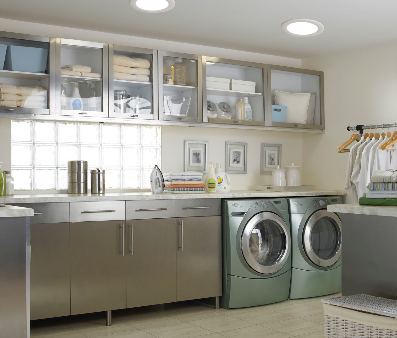 75 Beautiful Utility Room with Stainless Steel Cabinets Ideas and Designs -  March 2024 | Houzz UK