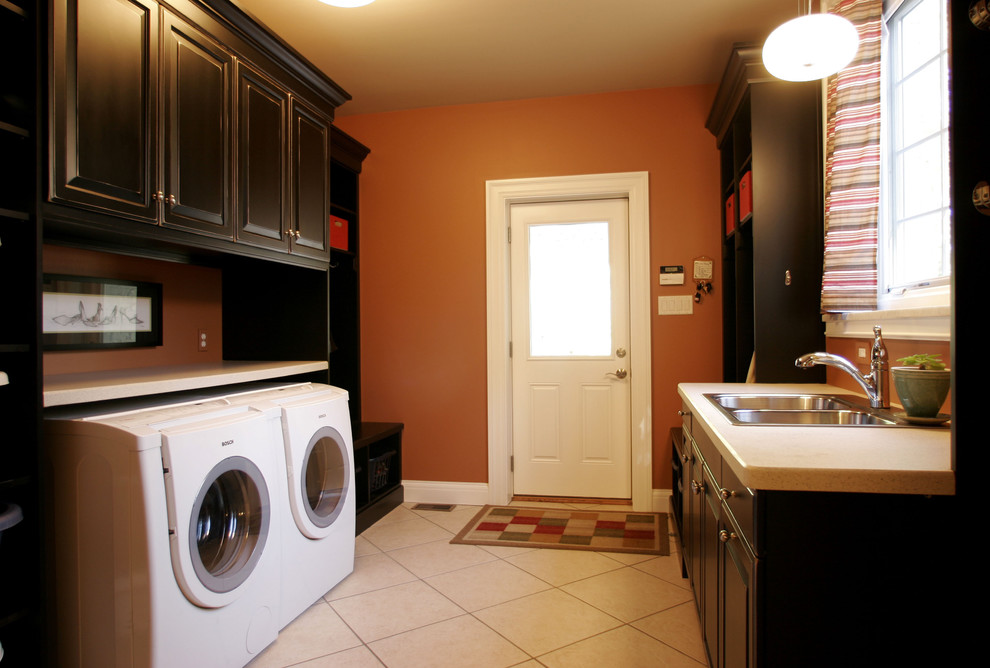 Minimalist laundry room photo in St Louis