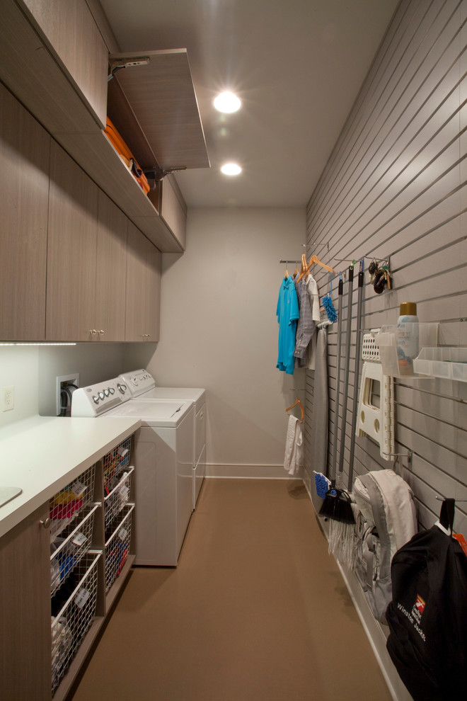 Laundry room - modern laundry room idea in New Orleans