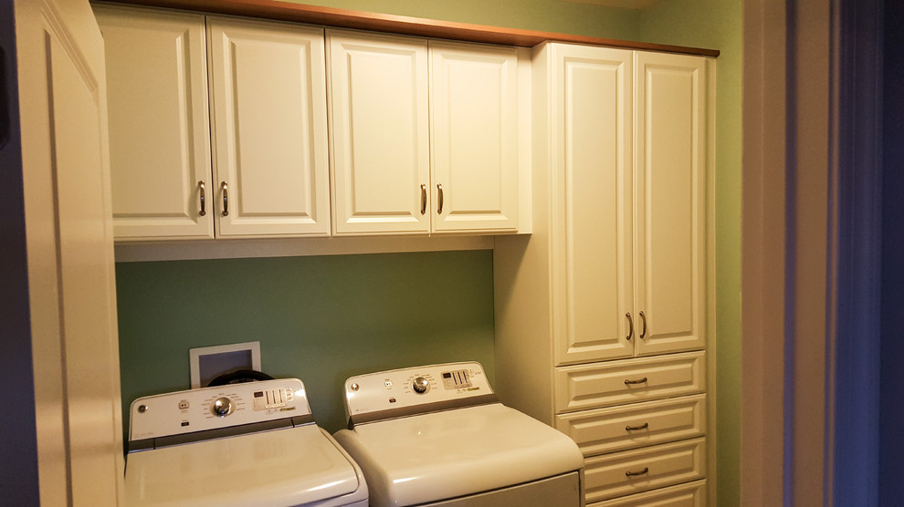 This is an example of a traditional utility room in Charlotte.