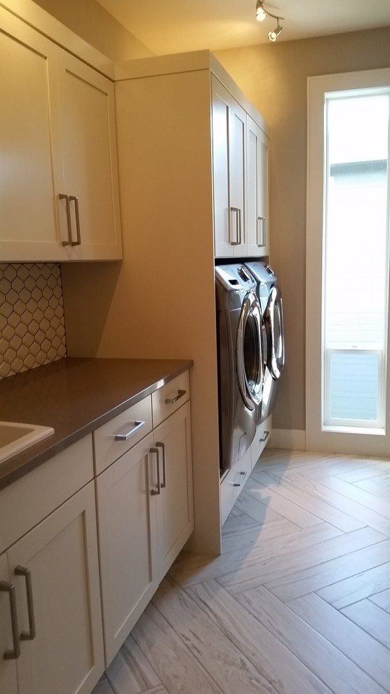 Laundry room photo in Seattle