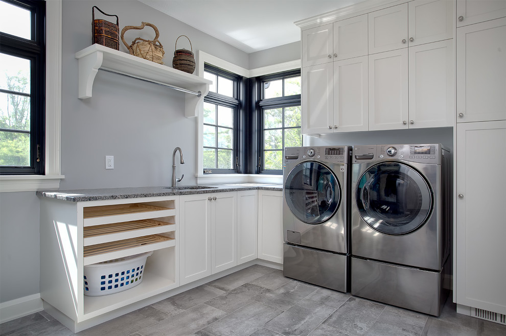 Design ideas for a traditional utility room in Minneapolis.