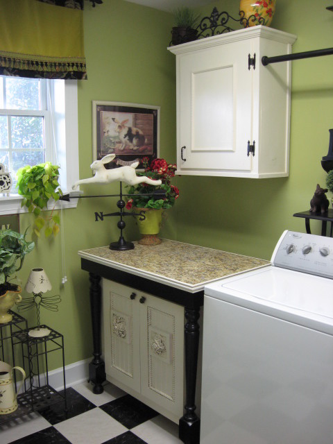 Lime Green Laundryroom- southernhospitality - Traditional