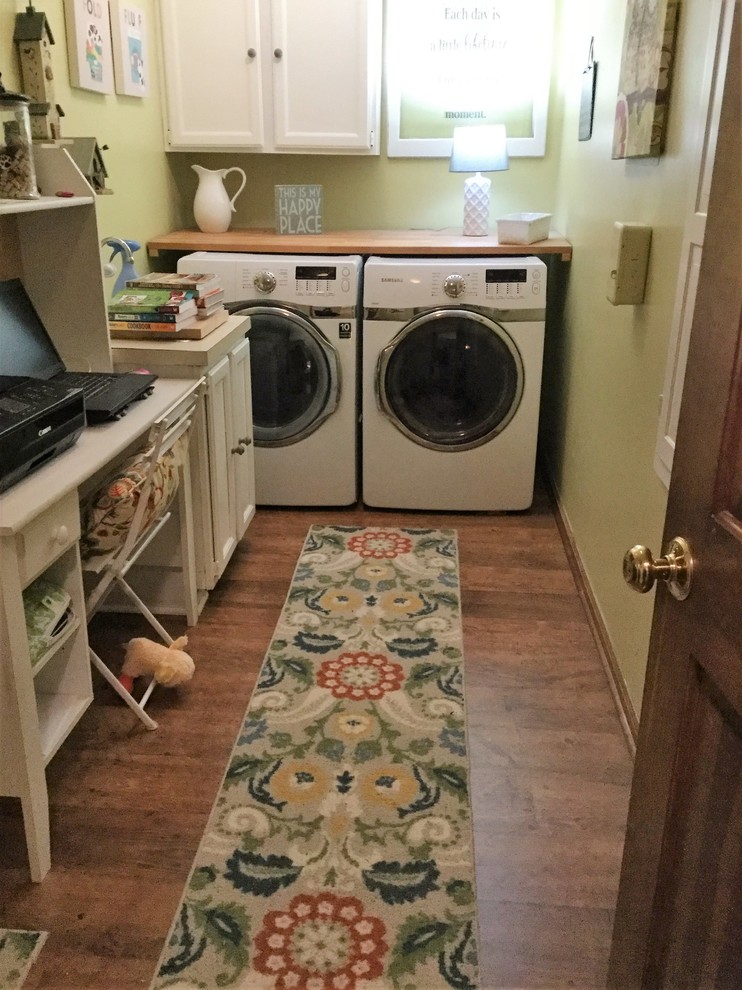 ローリーにあるお手頃価格の広いトラディショナルスタイルのおしゃれな洗濯室 (ll型) の写真