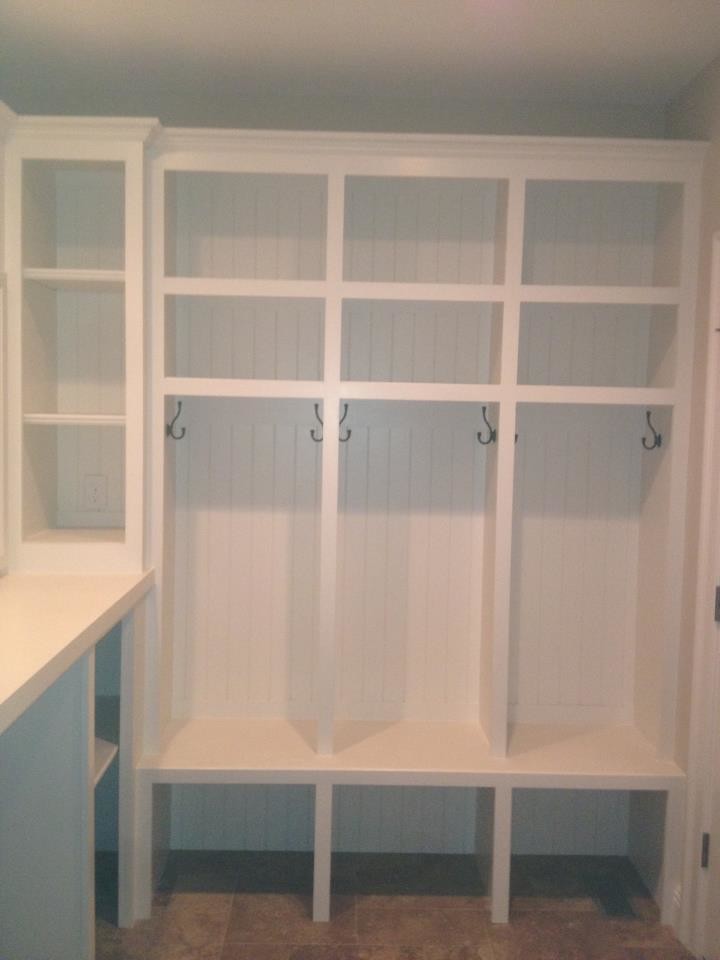 Example of a classic laundry room design in Louisville