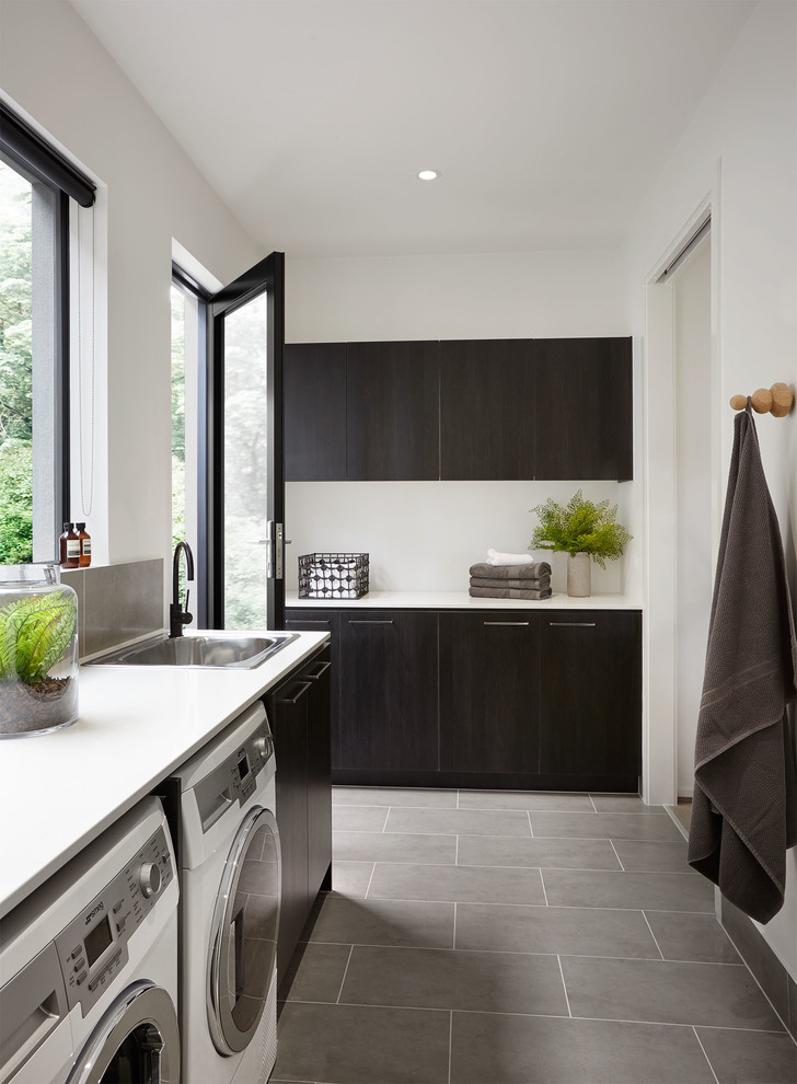 Laundry room - contemporary laundry room idea in Melbourne