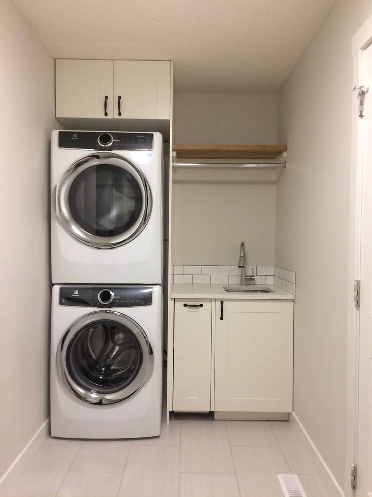 Mckenzie Lake Master Bathroom Traditional Laundry Room Calgary