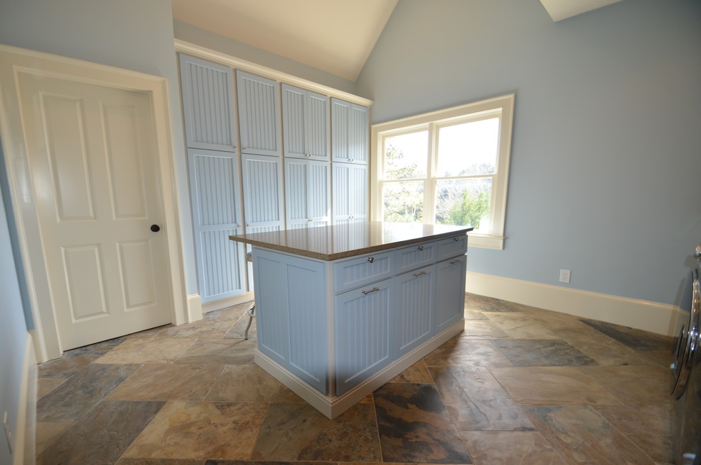 This is an example of a traditional utility room in Atlanta.