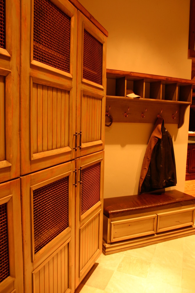 Example of a classic laundry room design in Salt Lake City