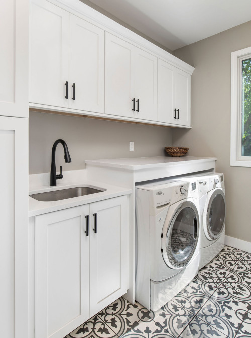 Timeless Patterns: White Shaker Cabinets with Traditional Patterned Tiles