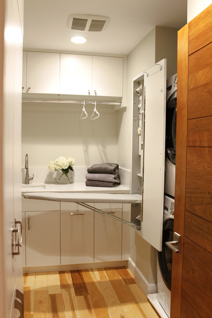 Modern Seaside Laundry Room - Modern - Hauswirtschaftsraum - Los