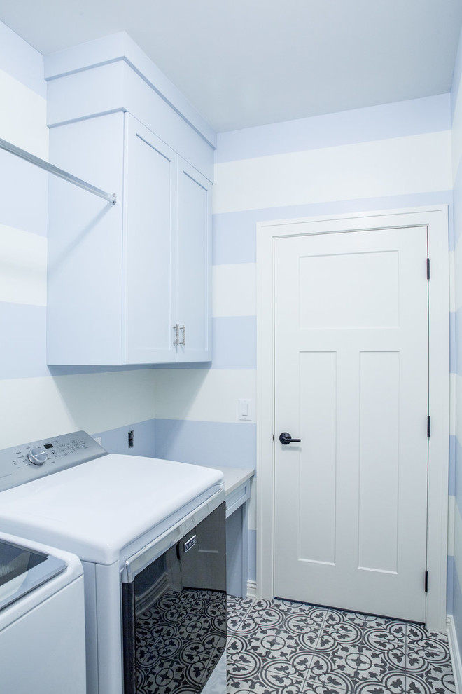 Example of a laundry room design in Cleveland