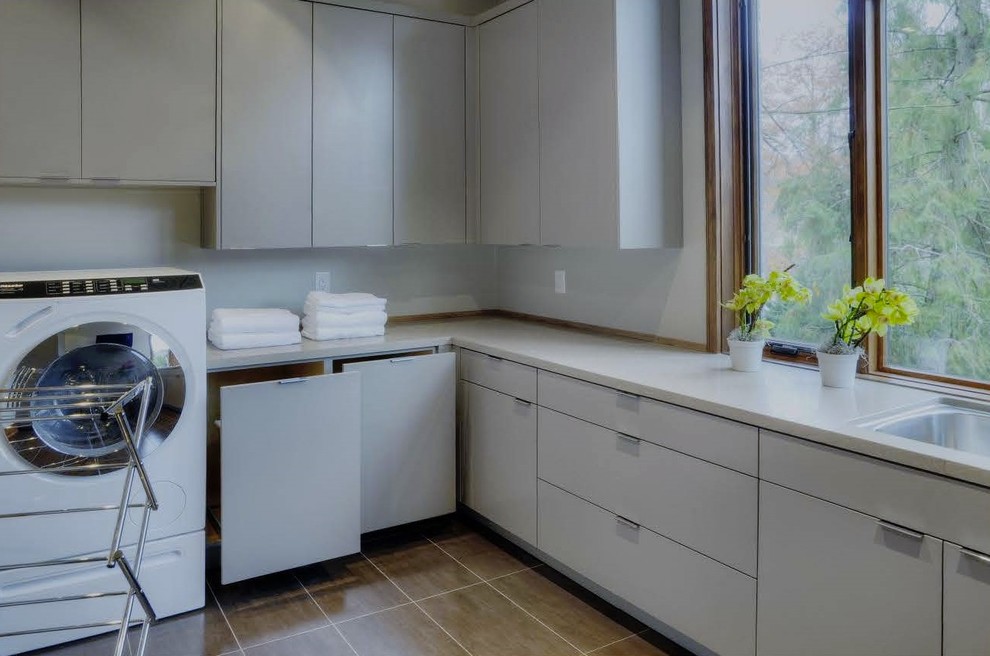 Example of a trendy laundry room design in Toronto