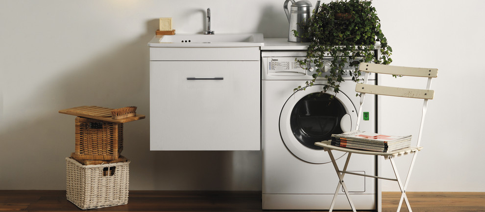 Example of a trendy laundry room design in Rome