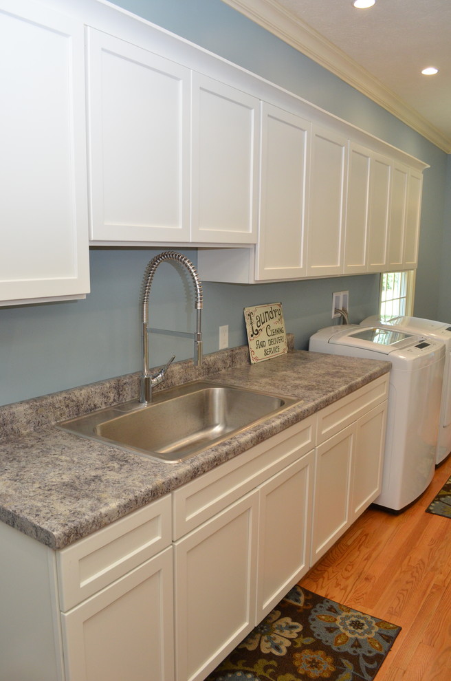 North Judson, IN. Haas Maple Laundry/Mudroom Farmhouse Laundry Room Other by