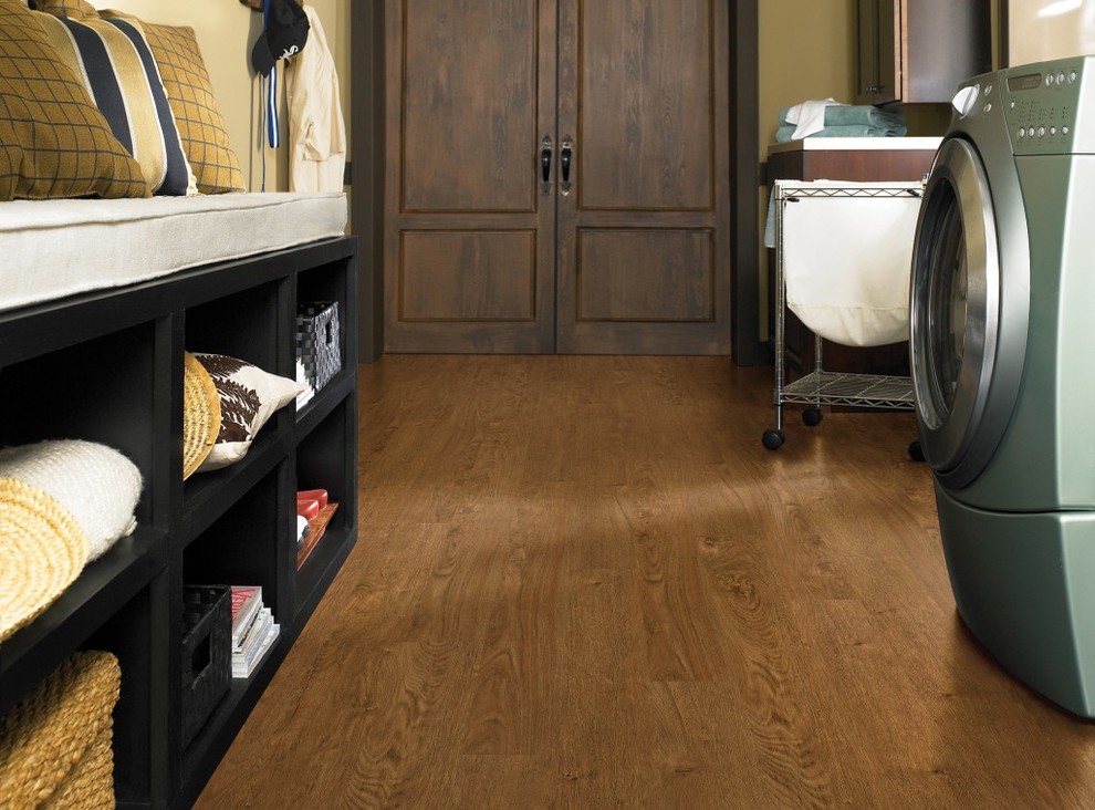 Design ideas for a classic utility room in Detroit with vinyl flooring.