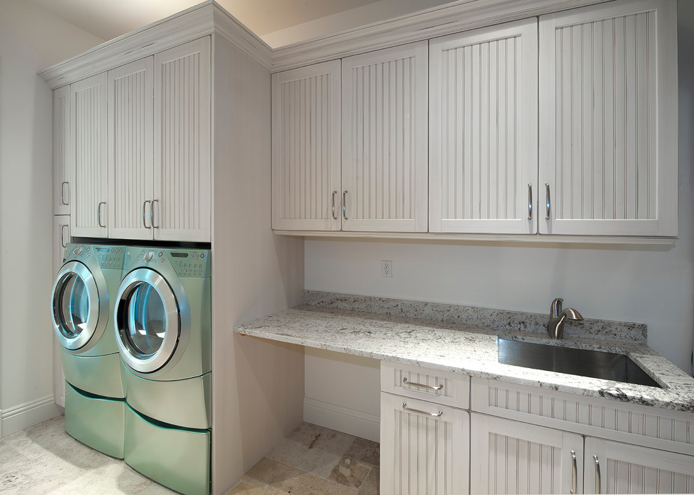 Example of an island style laundry room design in Miami