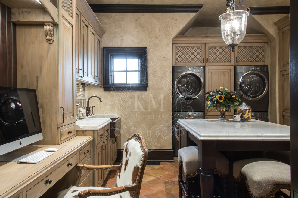 Laundry room - traditional laundry room idea in St Louis