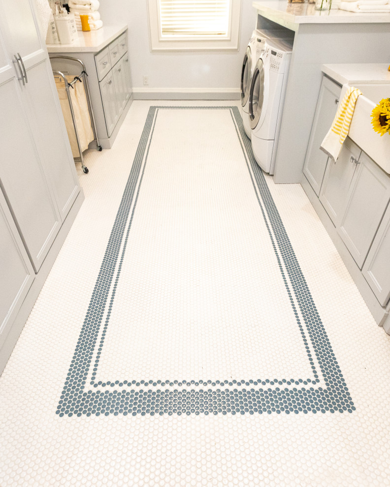Immagine di una lavanderia minimal con pavimento in gres porcellanato e pavimento bianco