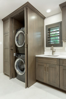 75 Beautiful Utility Room with a Stacked Washer and Dryer Ideas and Designs  - March 2024 | Houzz UK