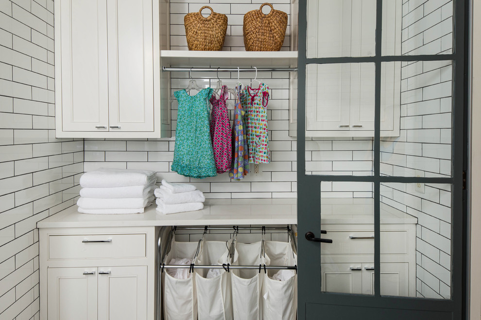 Laundry room - modern laundry room idea in Birmingham