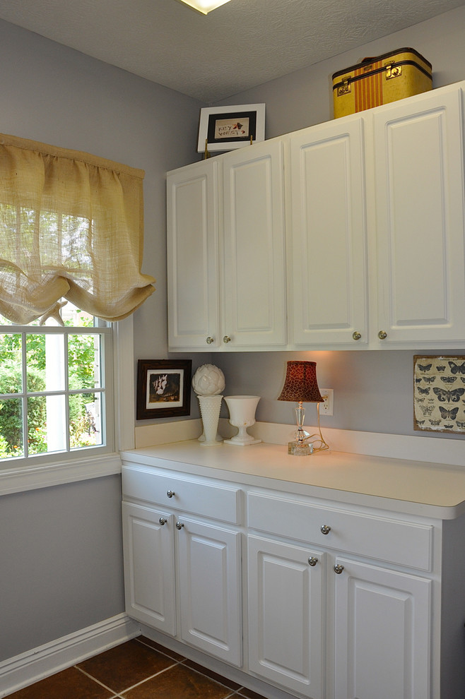 Laundry room - traditional laundry room idea in Cleveland
