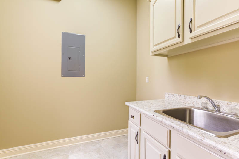 Laundry room - laundry room idea in New Orleans