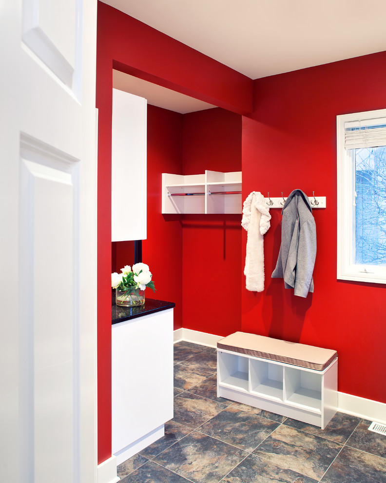 Example of a classic laundry room design in Omaha