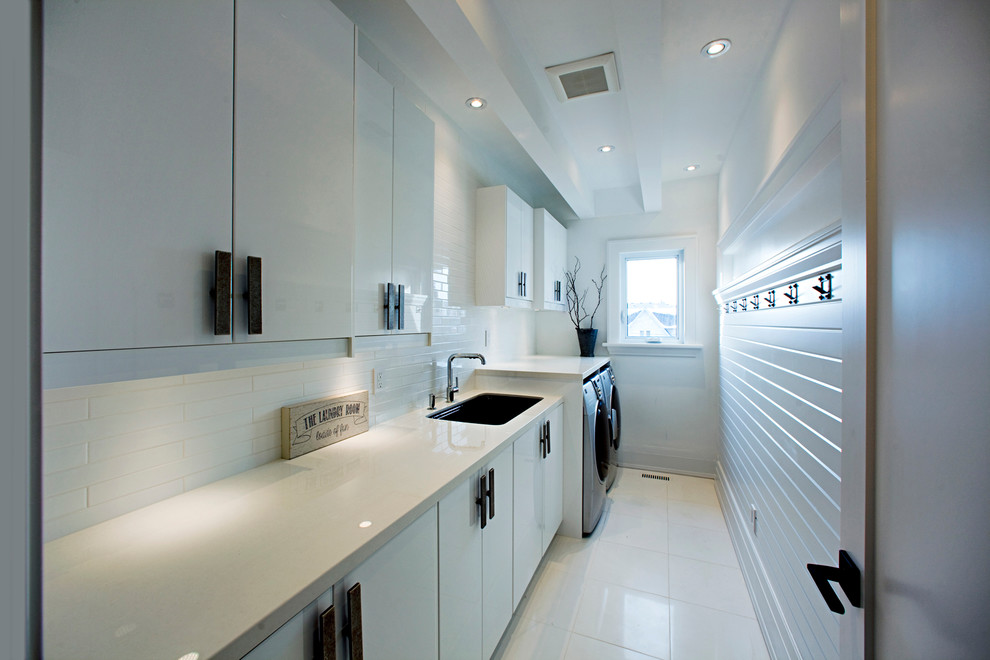 This is an example of a contemporary utility room in Toronto.